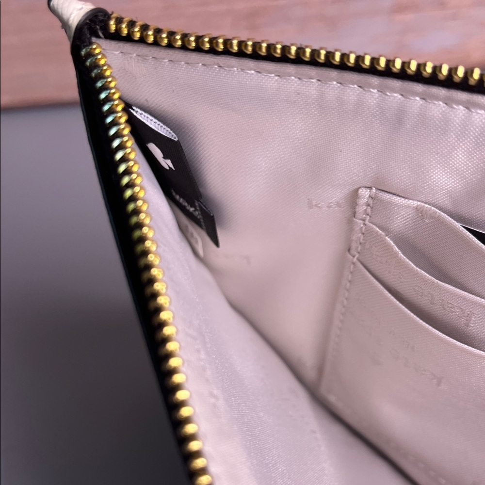 NWT Kate Spade Lucy Colorblock Embossed Ivory and Black Wristlet MSRP $149.00 - Picture 6 of 14
